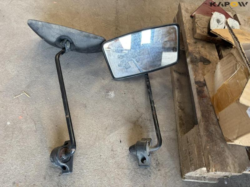 Various lamps and mirrors 16