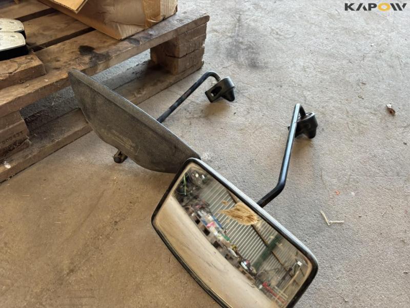 Various lamps and mirrors 18