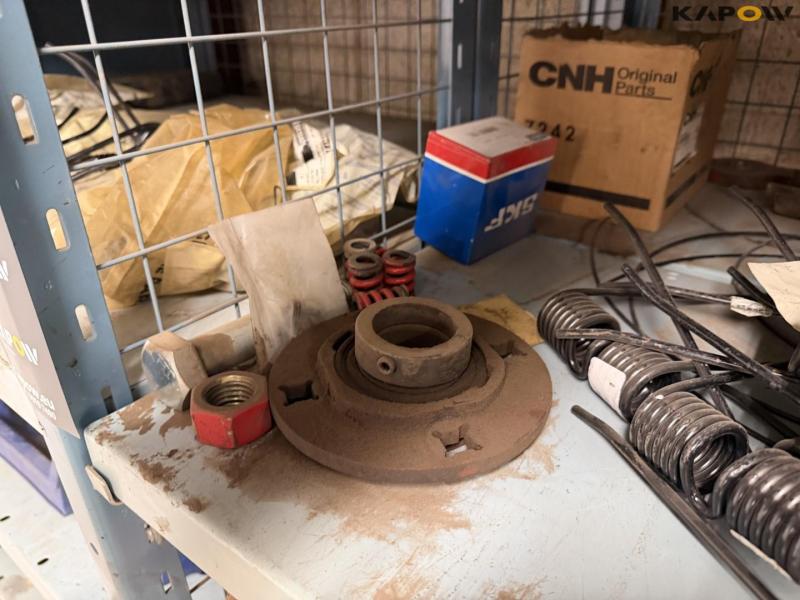 Various MF/New Holland baler spare parts 31