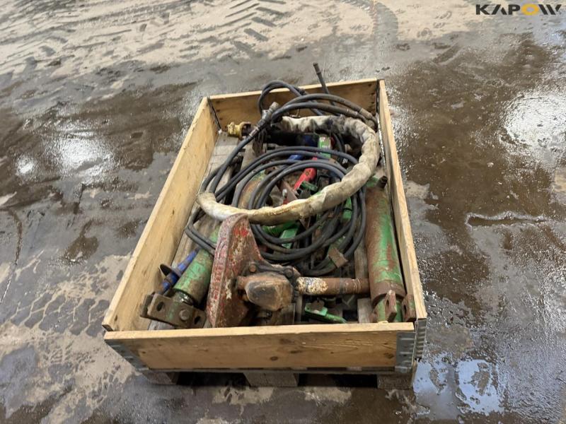 Miscellaneous on pallet 4