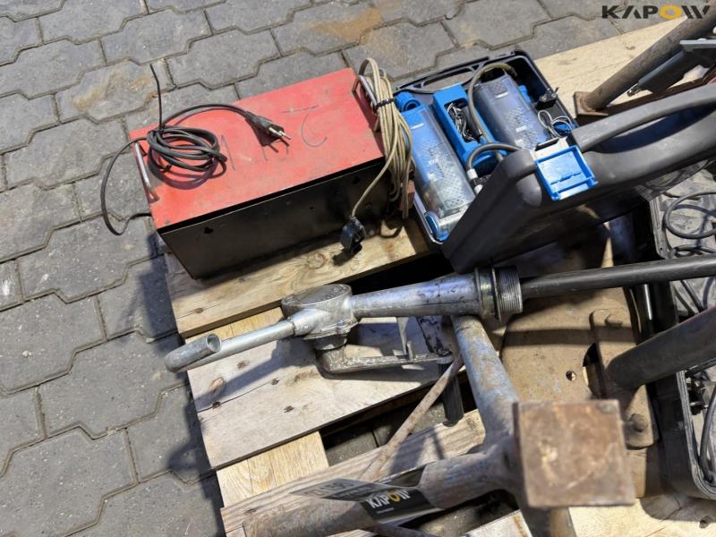 Miscellaneous on pallet 23