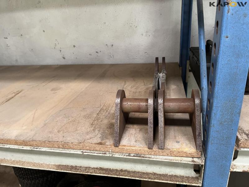Miscellaneous on pallet rack 10