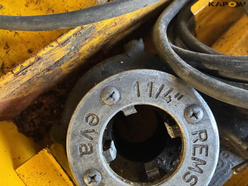 Various pipe thread cutters 7