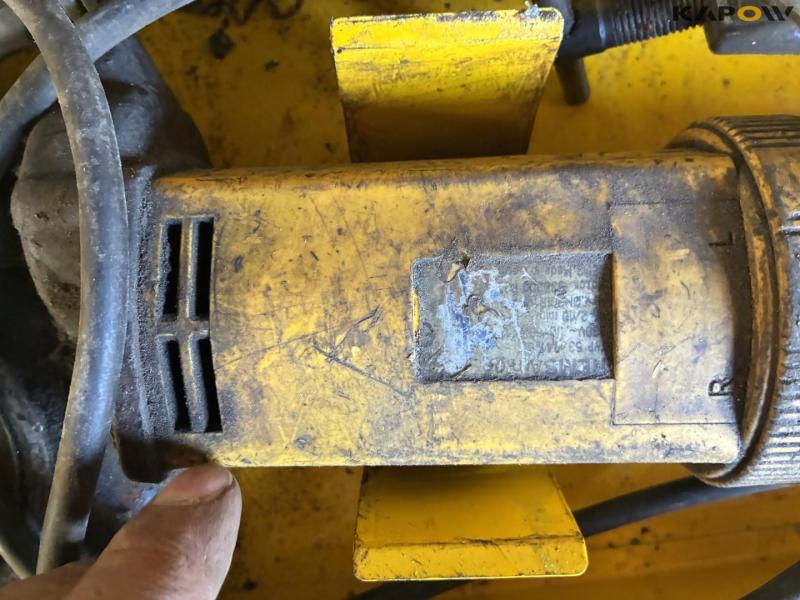 Various pipe thread cutters 19