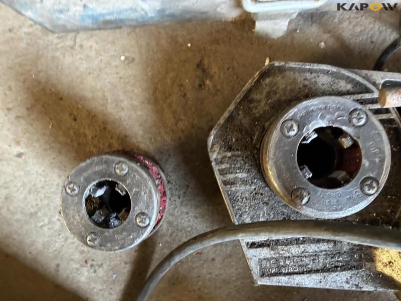 Various pipe thread cutters 22