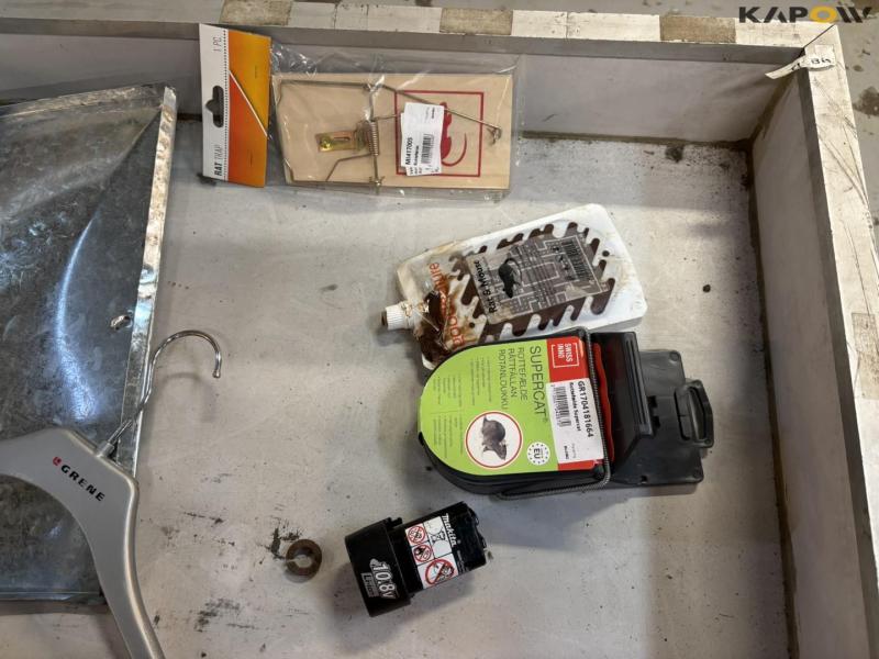 Various safety and stable equipment 62