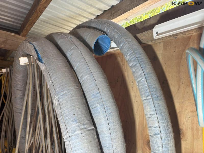 Various hoses 14