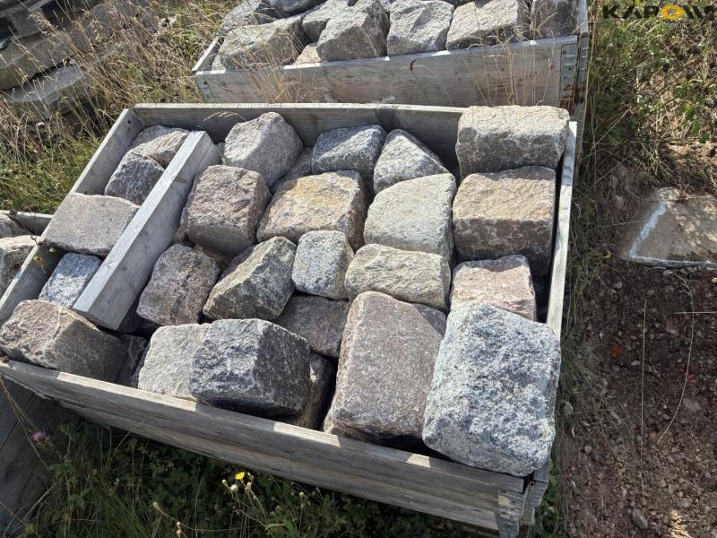 Miscellaneous stones 14