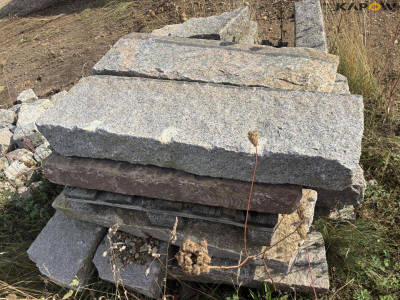 Miscellaneous stones 16