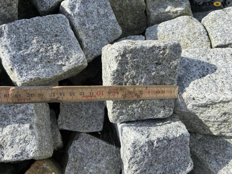Miscellaneous stones 23