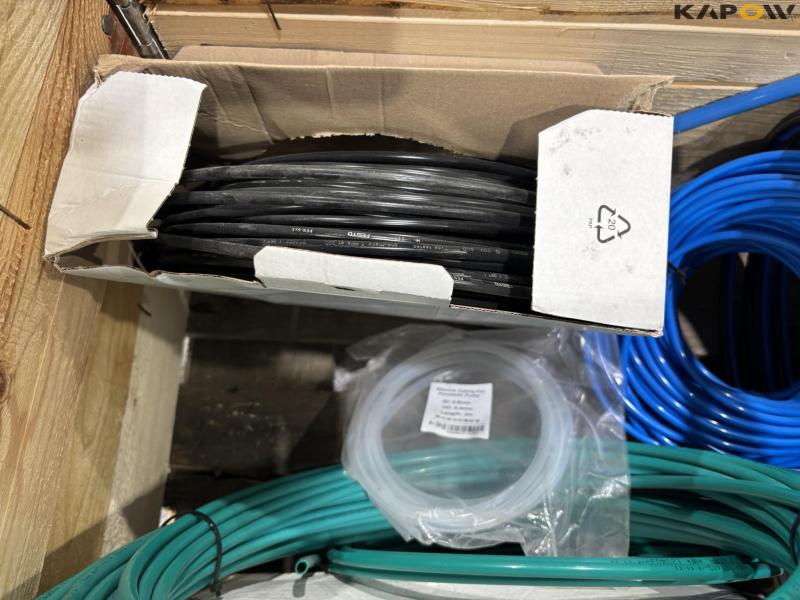Various compressed air hoses 13