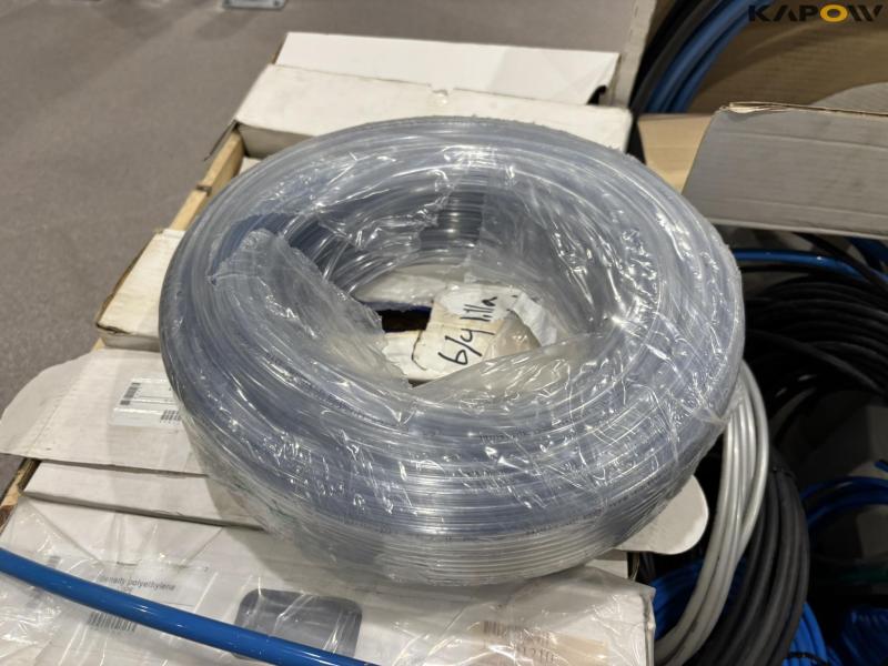 Various compressed air hoses 17