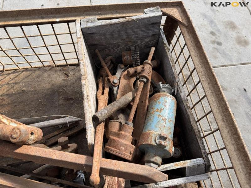 Miscellaneous equipment 18