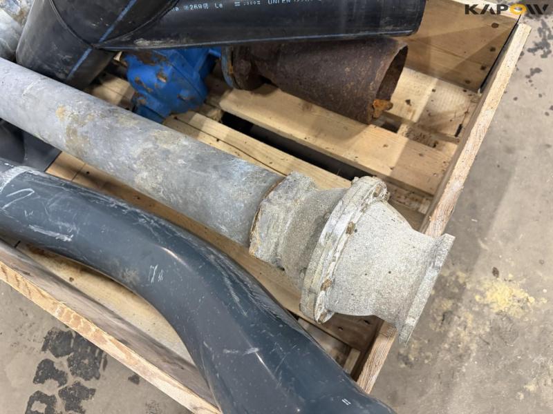 Various water pipes and taps 15