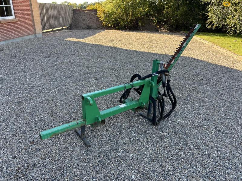 DK-TEC CHJ-F180 hedge trimmer with Euro hitch 3