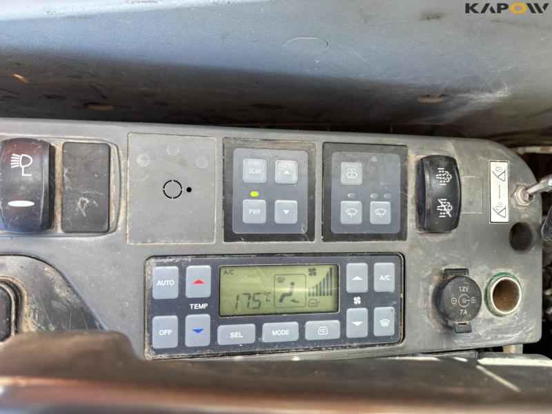 Doosan DX 225LC excavator 64