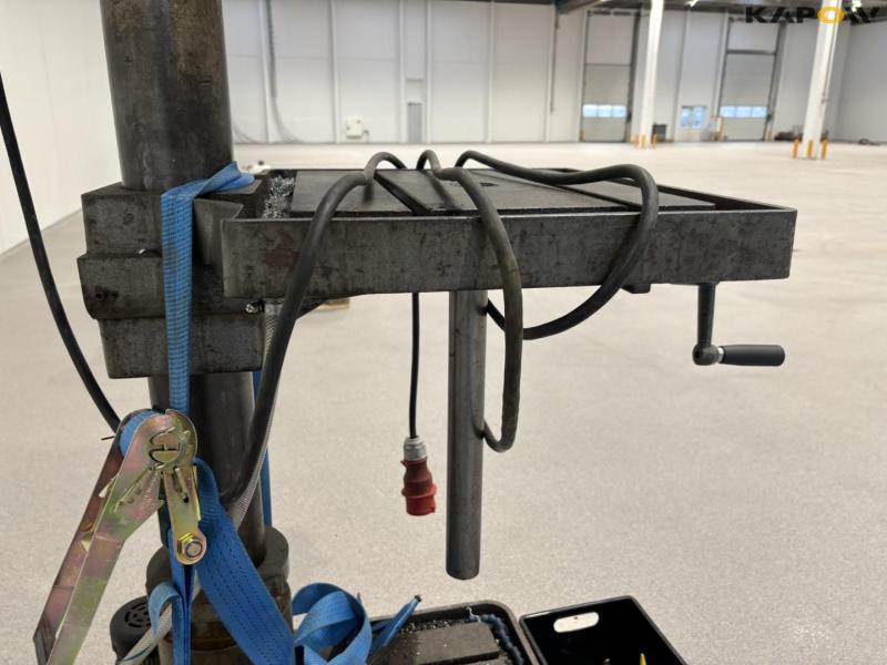 DP 925 GAD pillar drilling machine 12