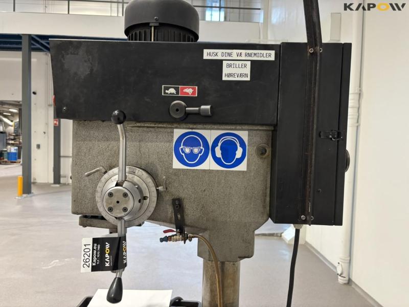 DP 925 GAD pillar drilling machine 18
