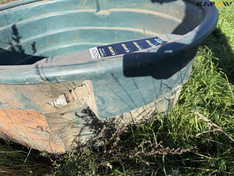 Drinking trough and garden pump 6