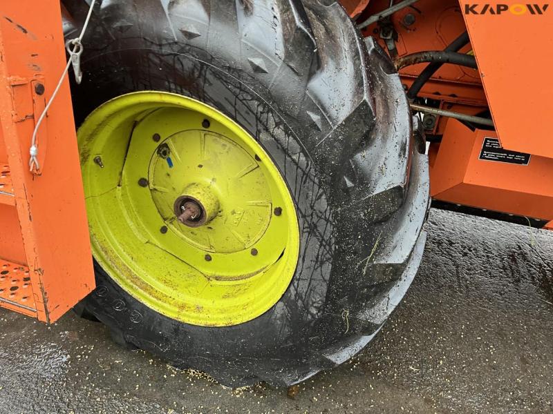 Dronningborg D4000 hydrostatic combine harvester 9