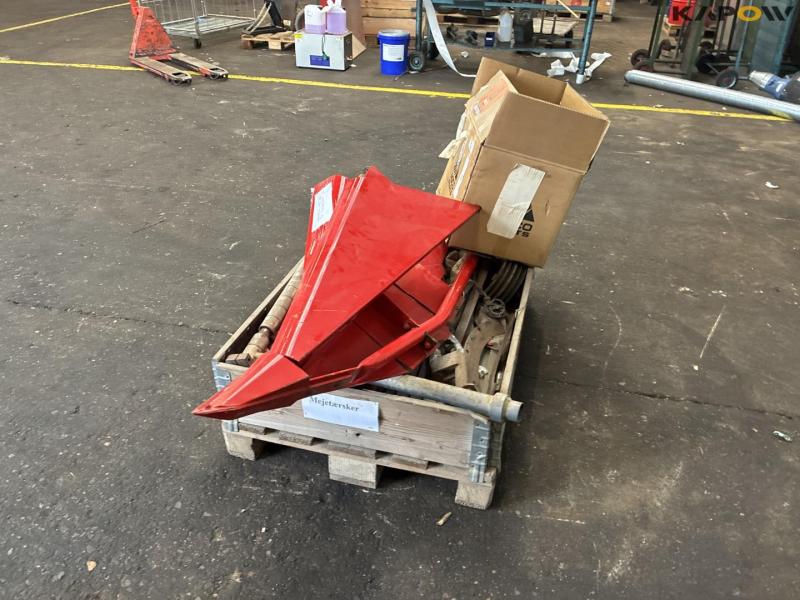 Dronningborg and Massey Ferguson combine harvester parts 5