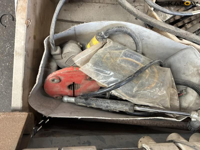 Dronningborg and Massey Ferguson combine harvester parts 16