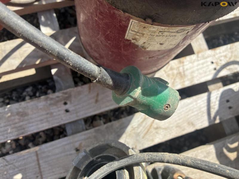 Submersible pumps 25