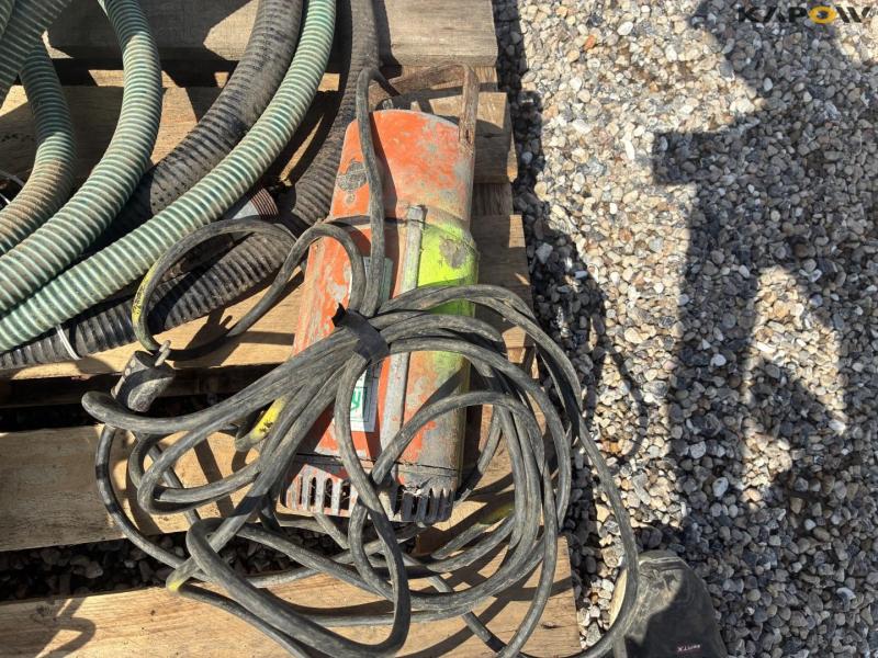 Submersible pumps 14