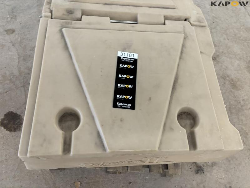 E-Z-GO Refresher bed container with lid 9