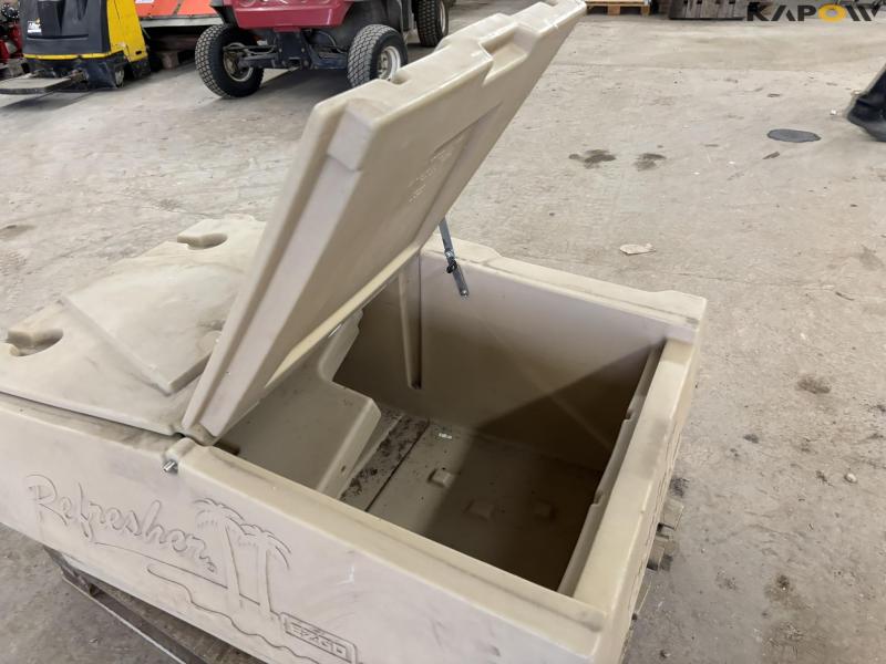 E-Z-GO Refresher bed container with lid 11