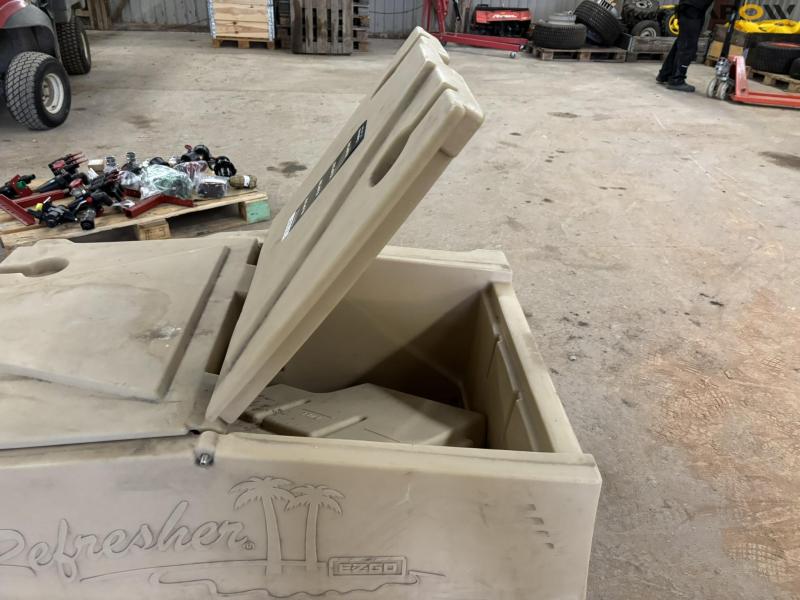 E-Z-GO Refresher bed container with lid 13