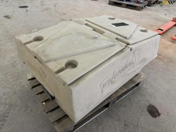 E-Z-GO Refresher bed container with lid