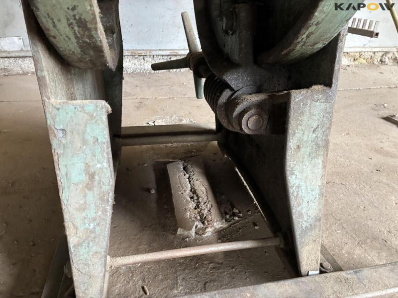 Eccentric press new-2 with corner notch 14