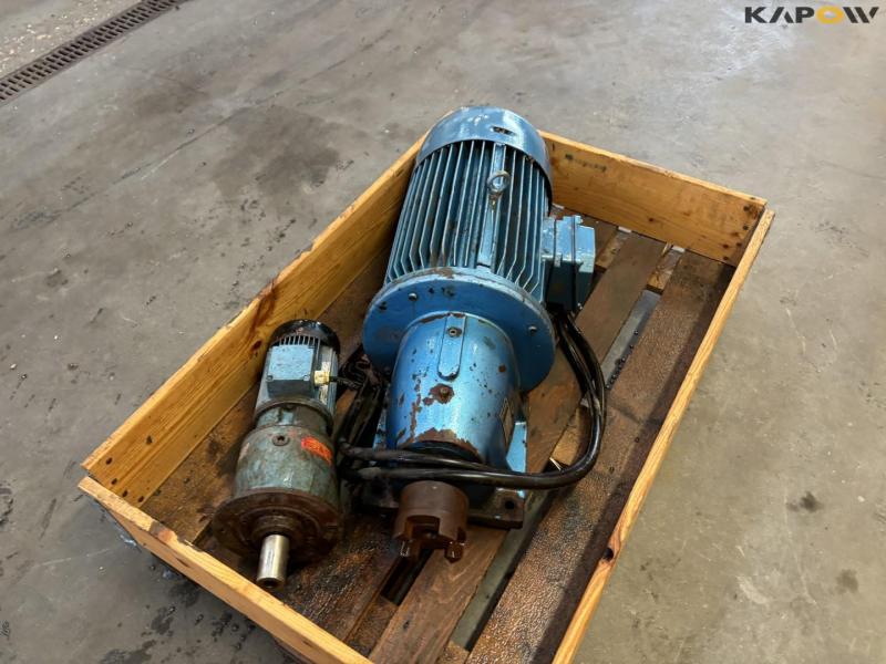 Electric motor with gearbox 13