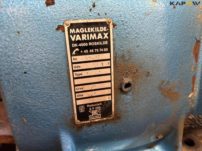 Electric motor with gearbox 15