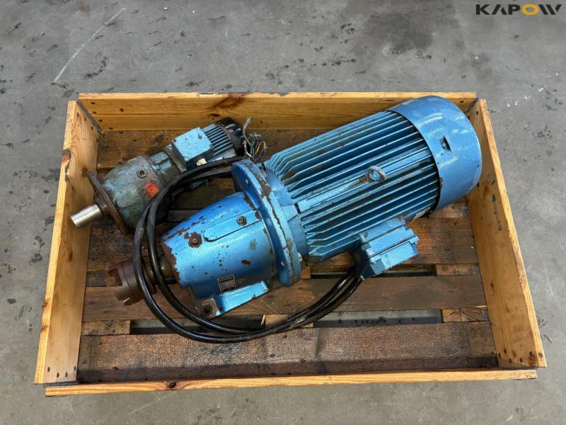 Electric motor with gearbox 16