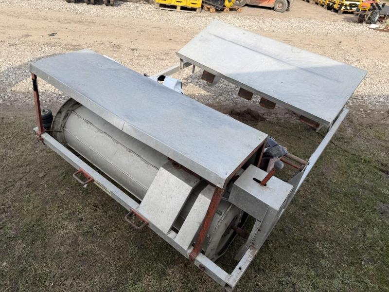 Electric self-propelled planting machine 5