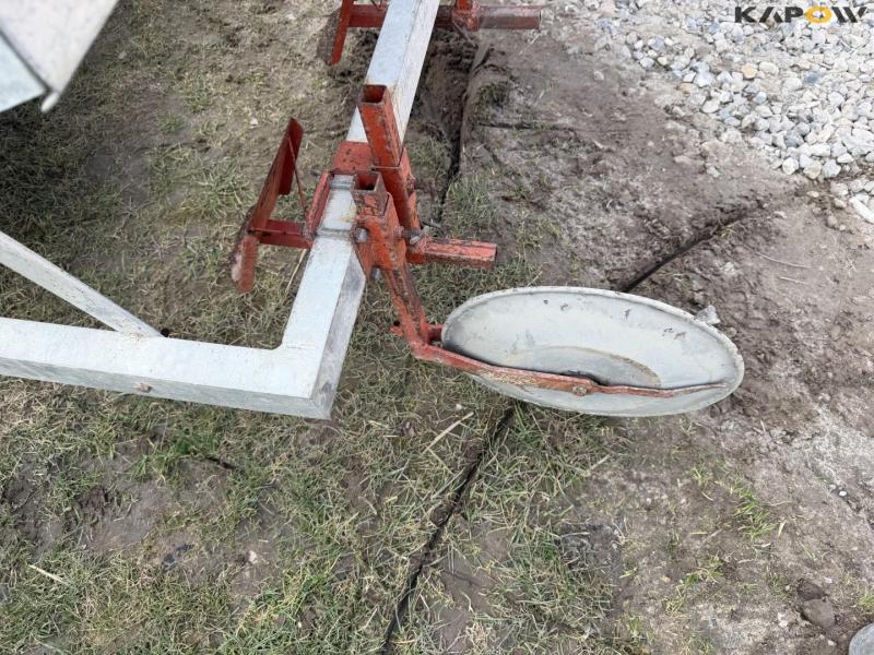 Electric self-propelled planting machine 20