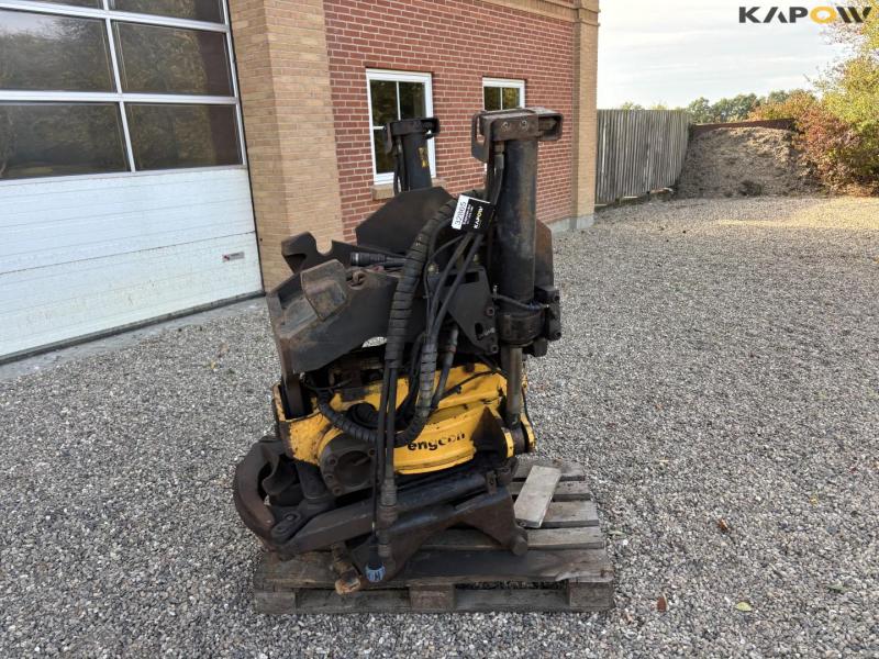 Engcon rotary tilt with CW40 hitch 2