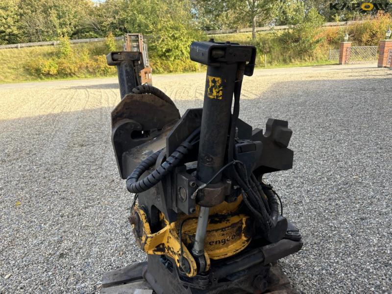 Engcon rotary tilt with CW40 hitch 11