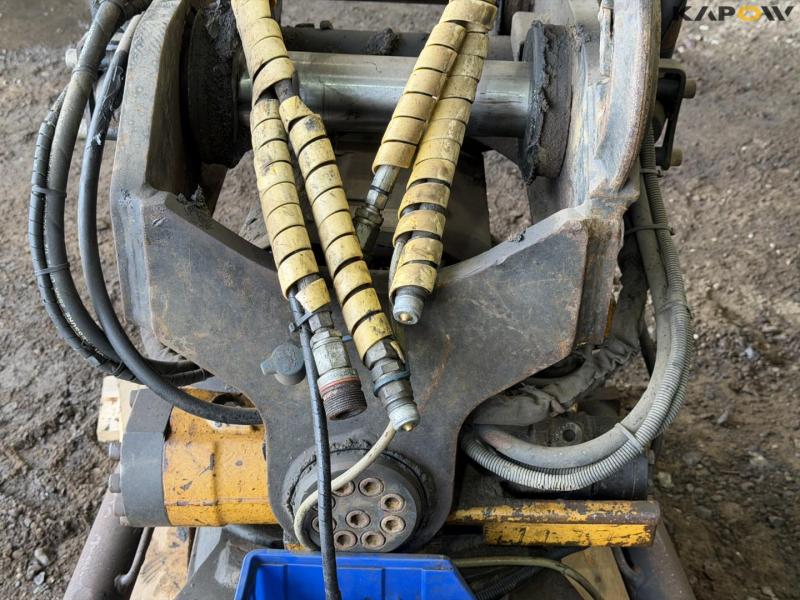 Engcon rotary tilt with S70 hitch 10