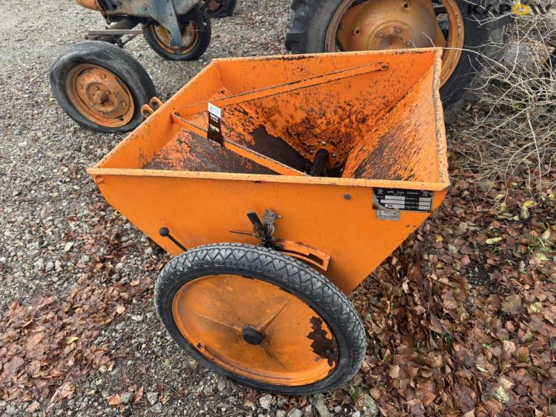 Epoch salt spreader 6