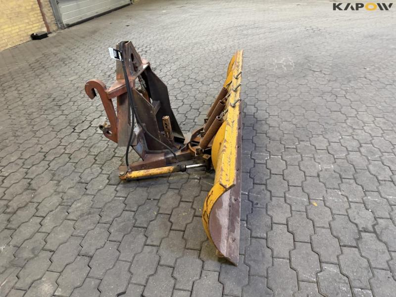 Epoke snow plow for skid steer loader 4