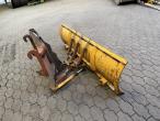 Epoke snow plow for skid steer loader 5