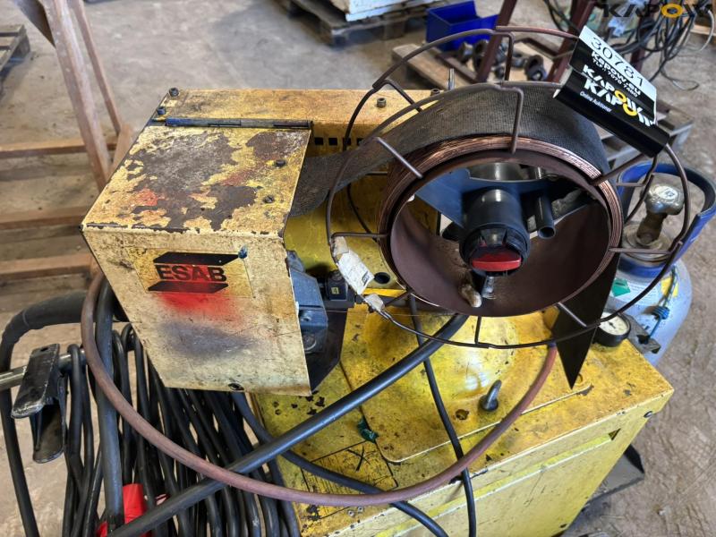 ESAB LDA 200 + A10-MEC 30 welder 17