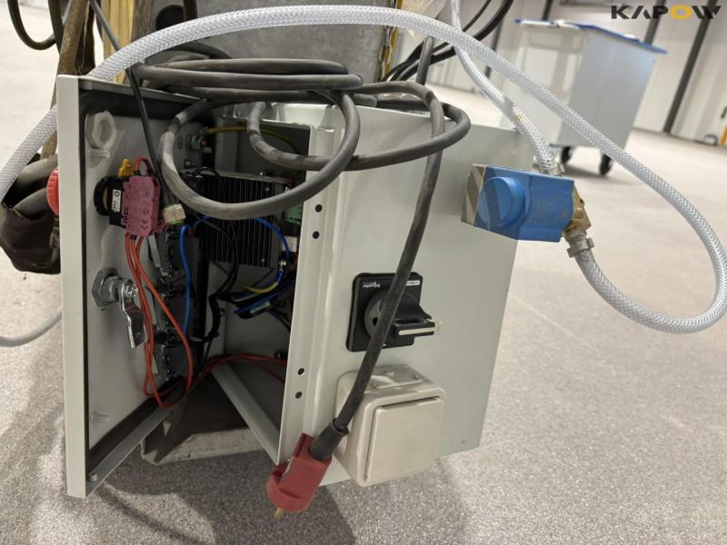 ESAB Mig 325 welder 18