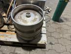 Draft beer system with kegs and carbon dioxide 30