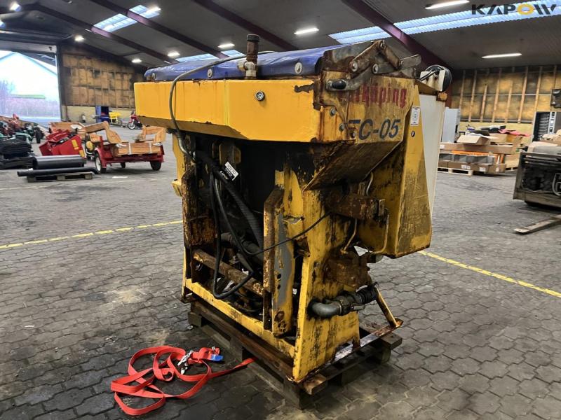 Falköping TC-05 salt spreader 5