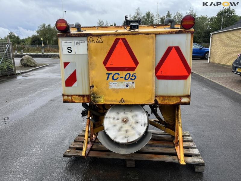 Falköping TC-05 salt spreader 6