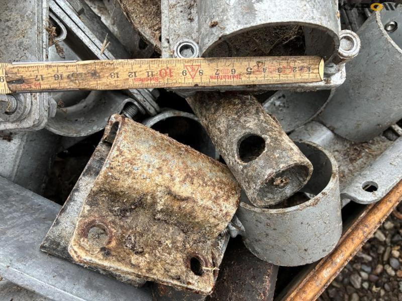 Prison grid + various cattle equipment 17